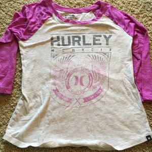 Quarter sleeve Hurley’s T-shirt.
